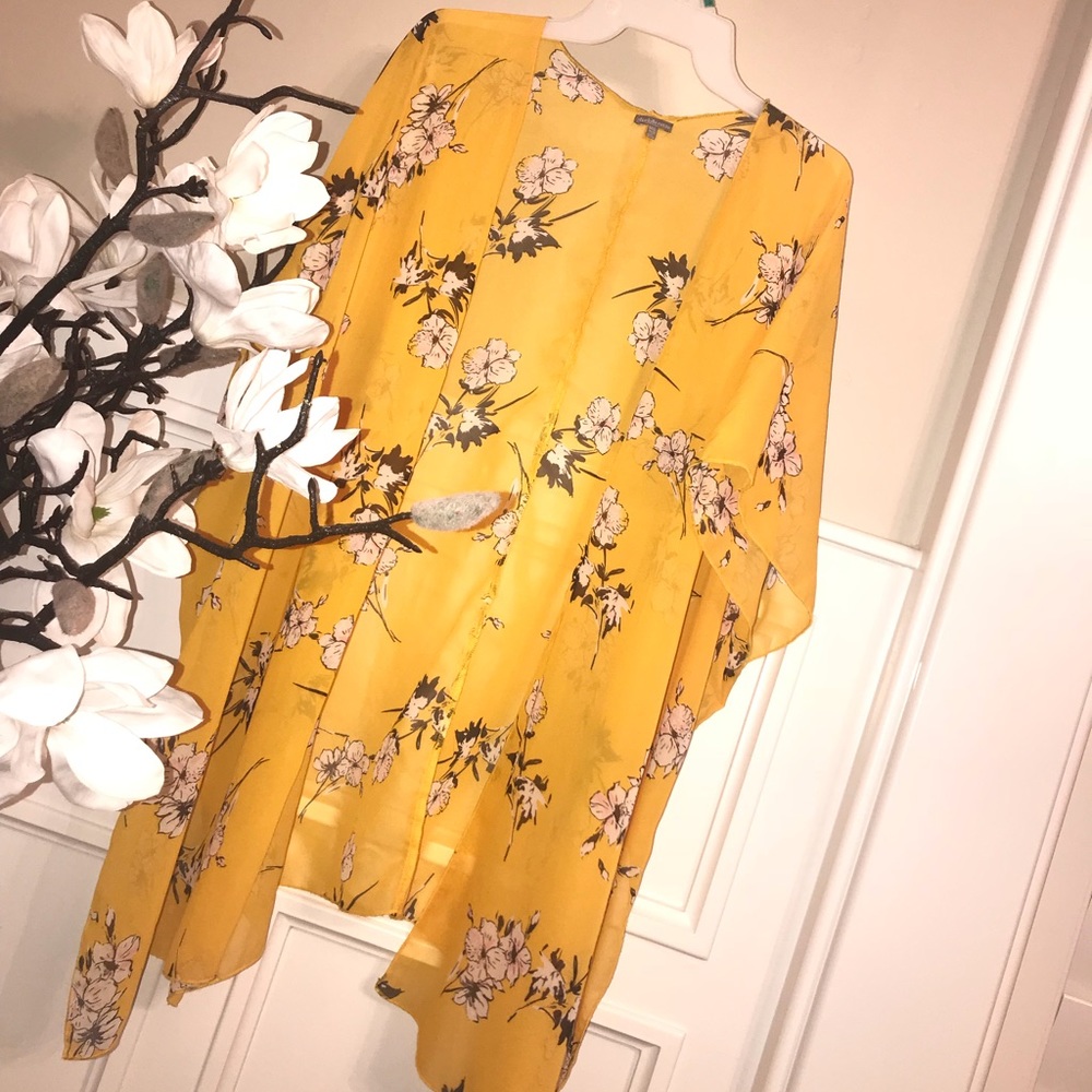 Charlotte Russe Shawl🌻